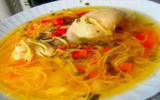Домашняя лапша с куриным бульоном, суп с домашней лпашой