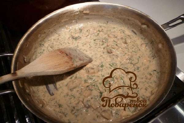 Как быстро пожарить кабачки с грибами в сметанном соусе