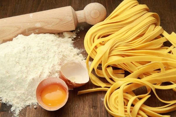 Яичная лапша Роллтон. Рецепты с курицей, овощами, фаршем, суп, сыром, яйцом, мясом. Фото пошагово
